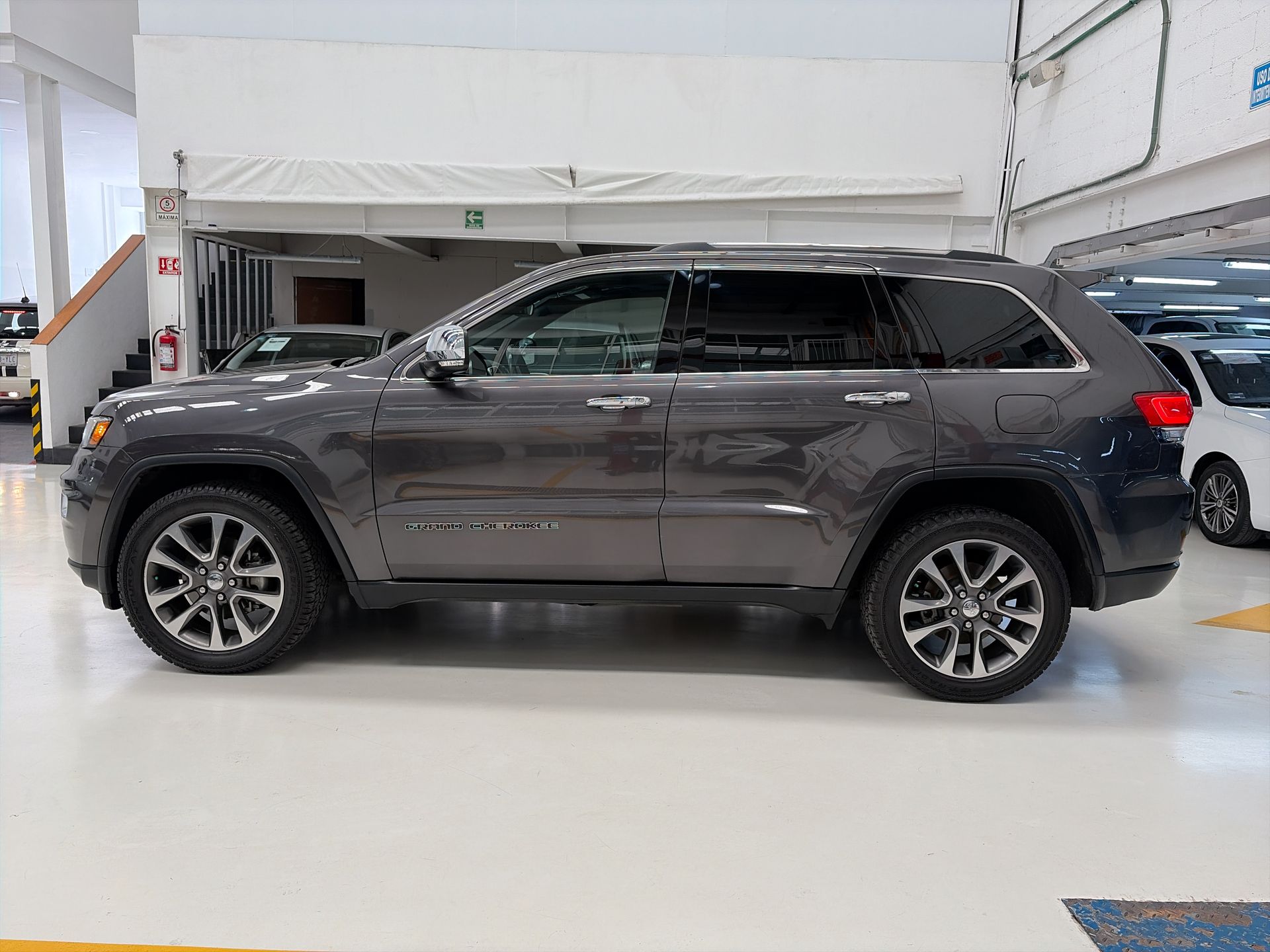 2018 Jeep GRAND CHEROKEE LIMITED LUJO V6