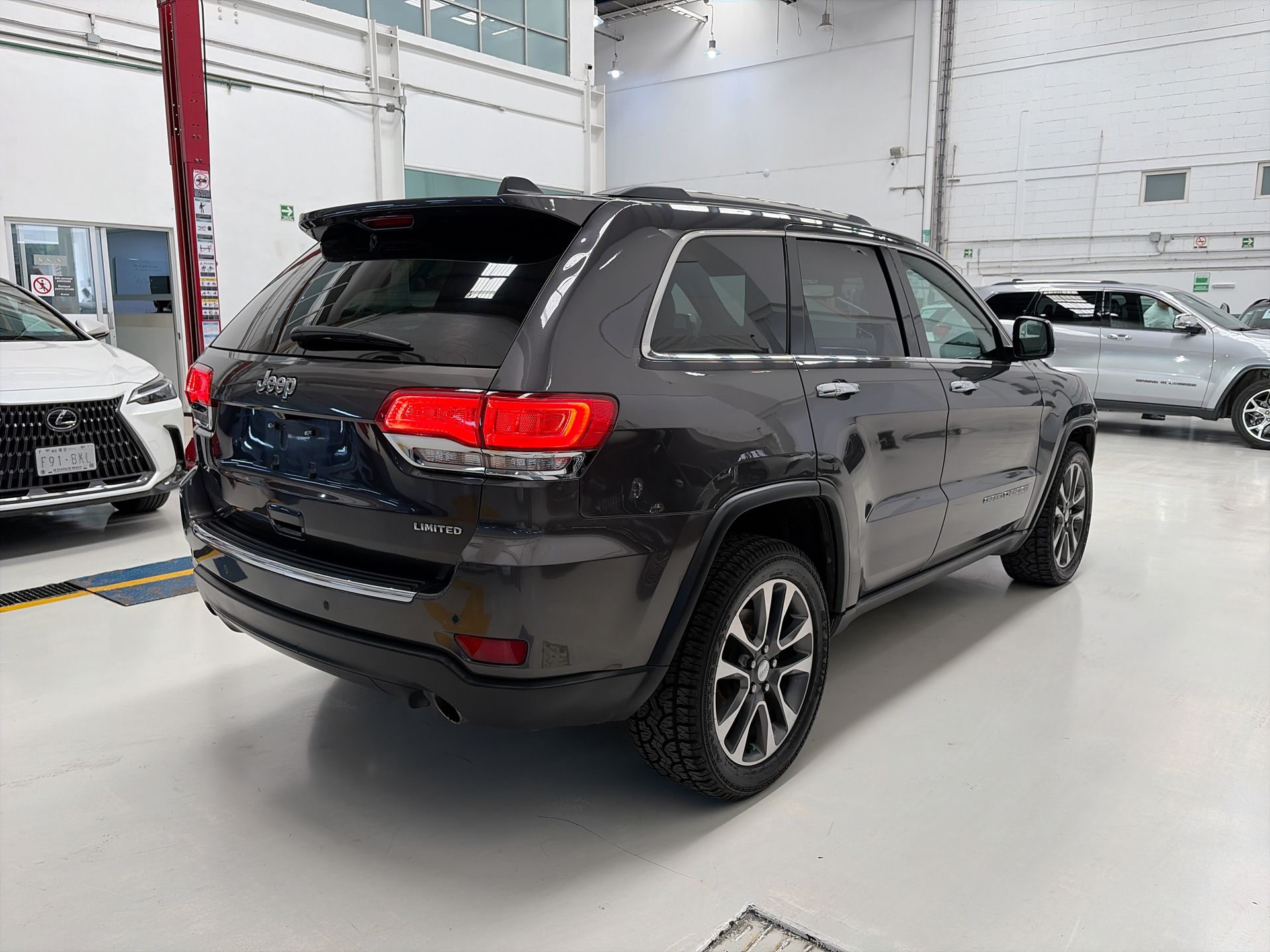 2018 Jeep GRAND CHEROKEE LIMITED LUJO V6
