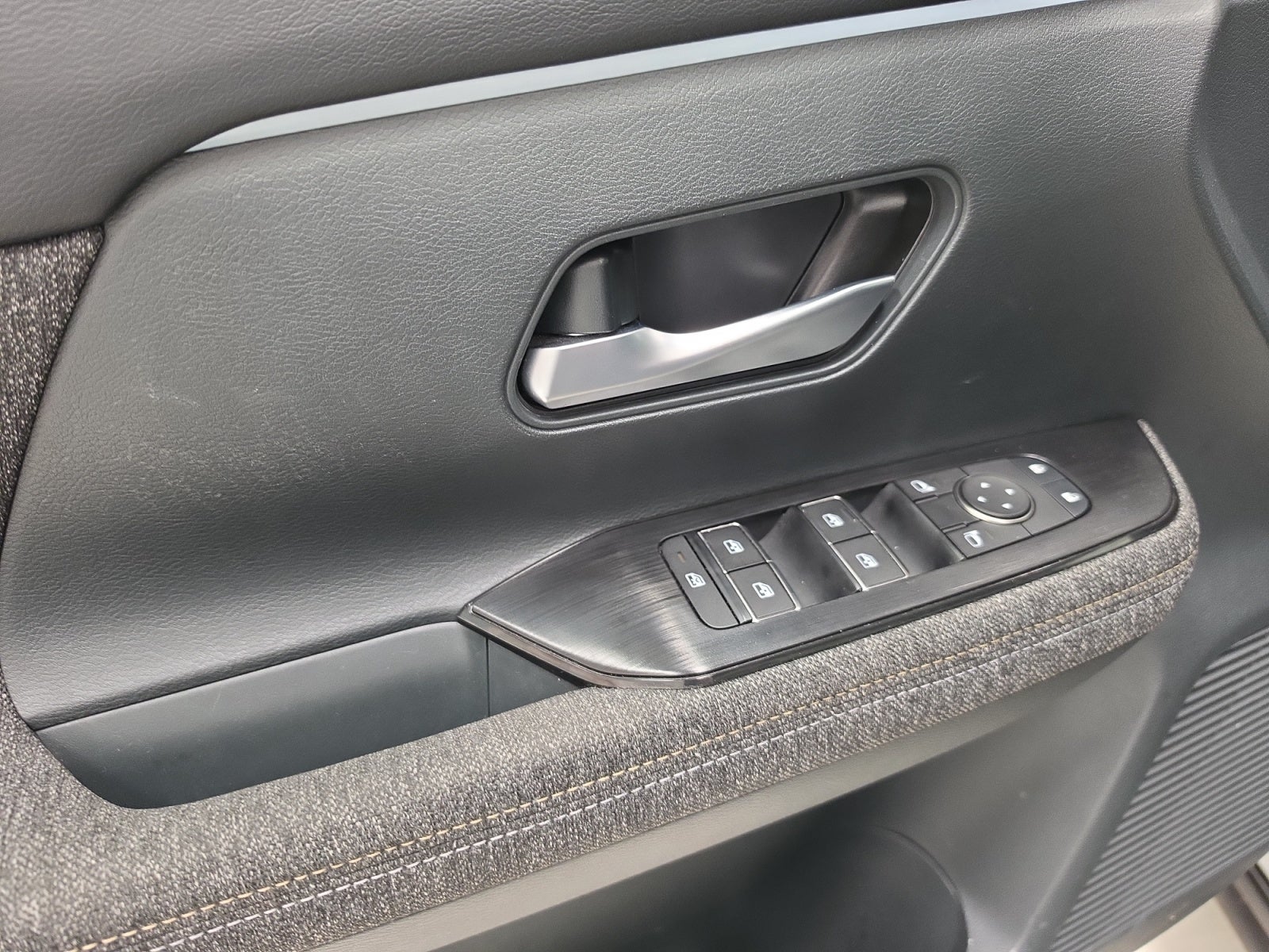 2025 Nissan KICKS PLATINUM CVT 25
