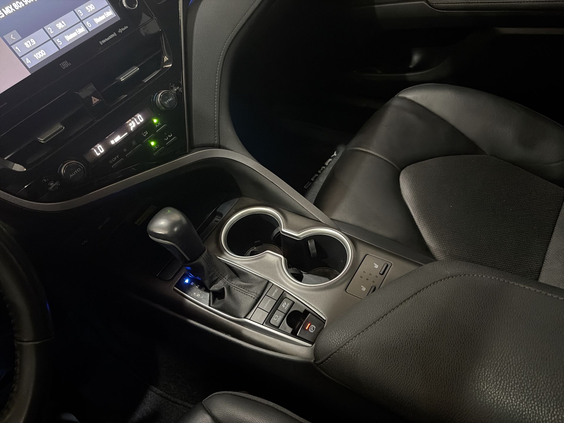 2022 Toyota CAMRY XLE HV