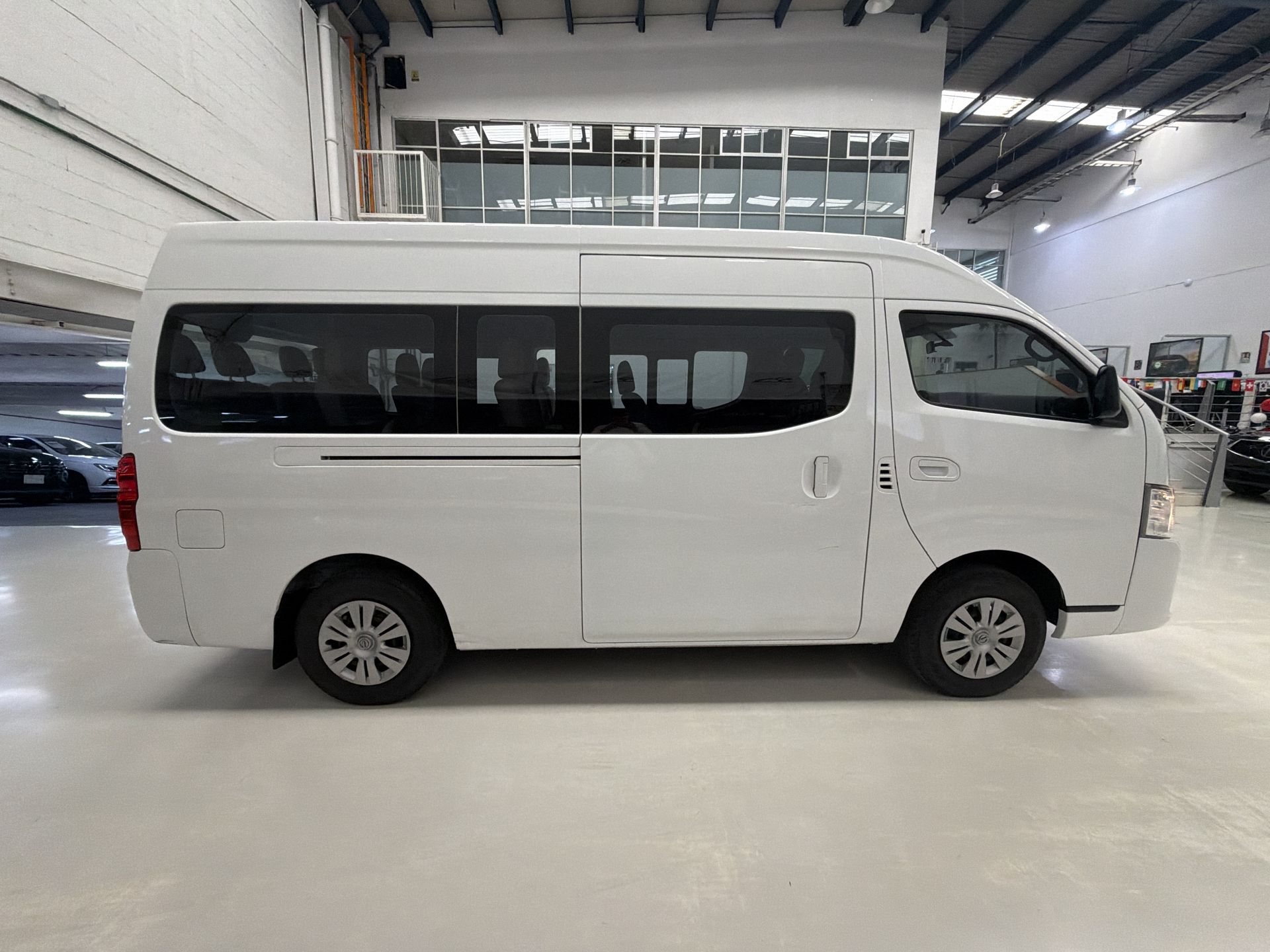 2023 Nissan URVAN 14 PASAJEROS AMPLIA AA 23