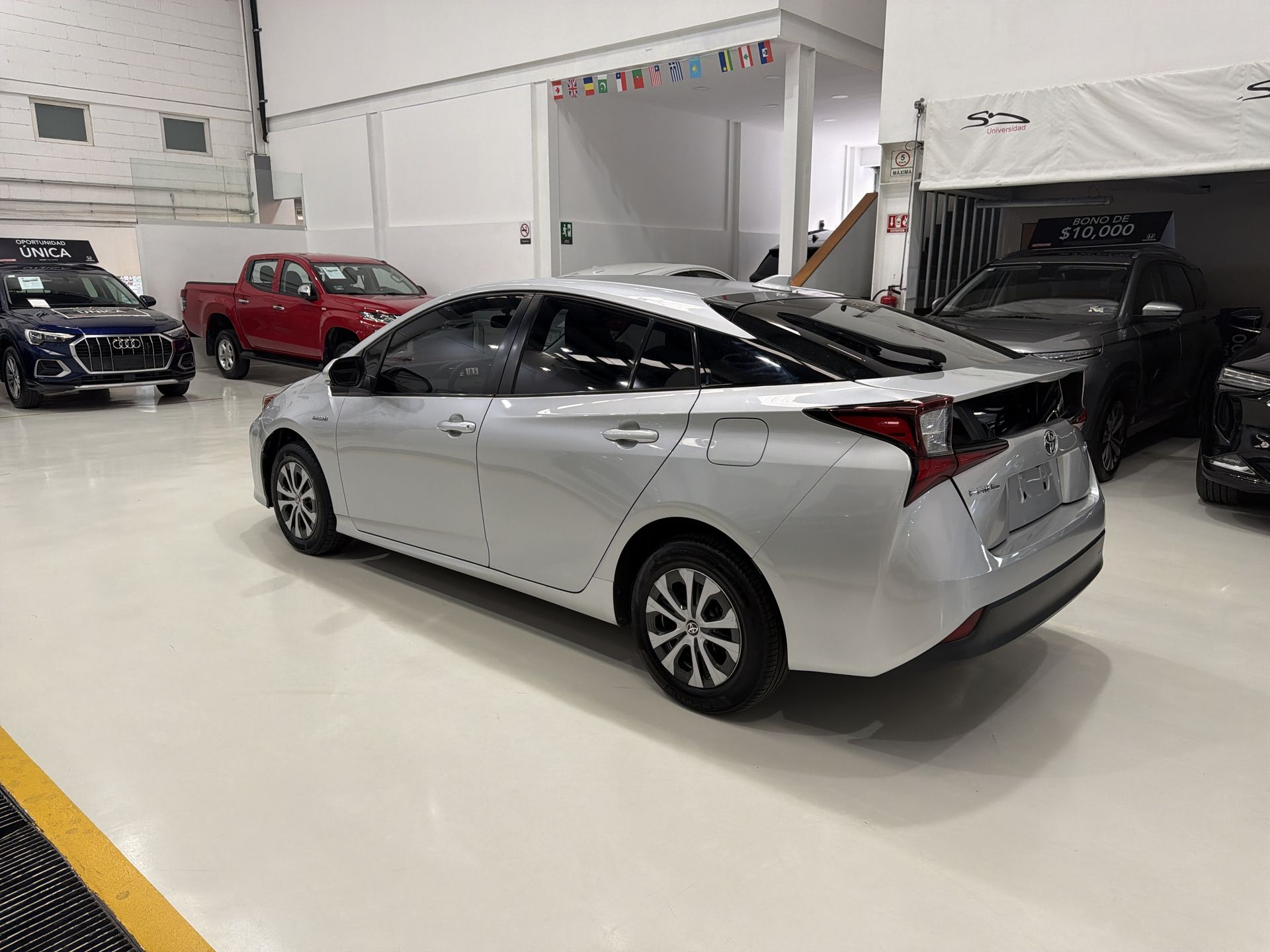 2022 Toyota PRIUS BASE BASE
