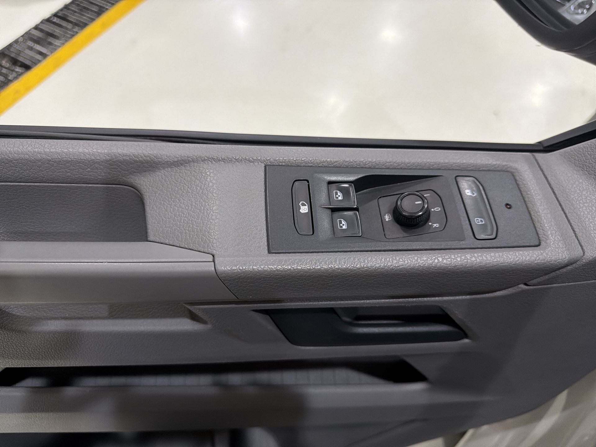 2022 Volkswagen TRANSPORTER DIESEL PANEL 6.1 CARGO VAN MT
