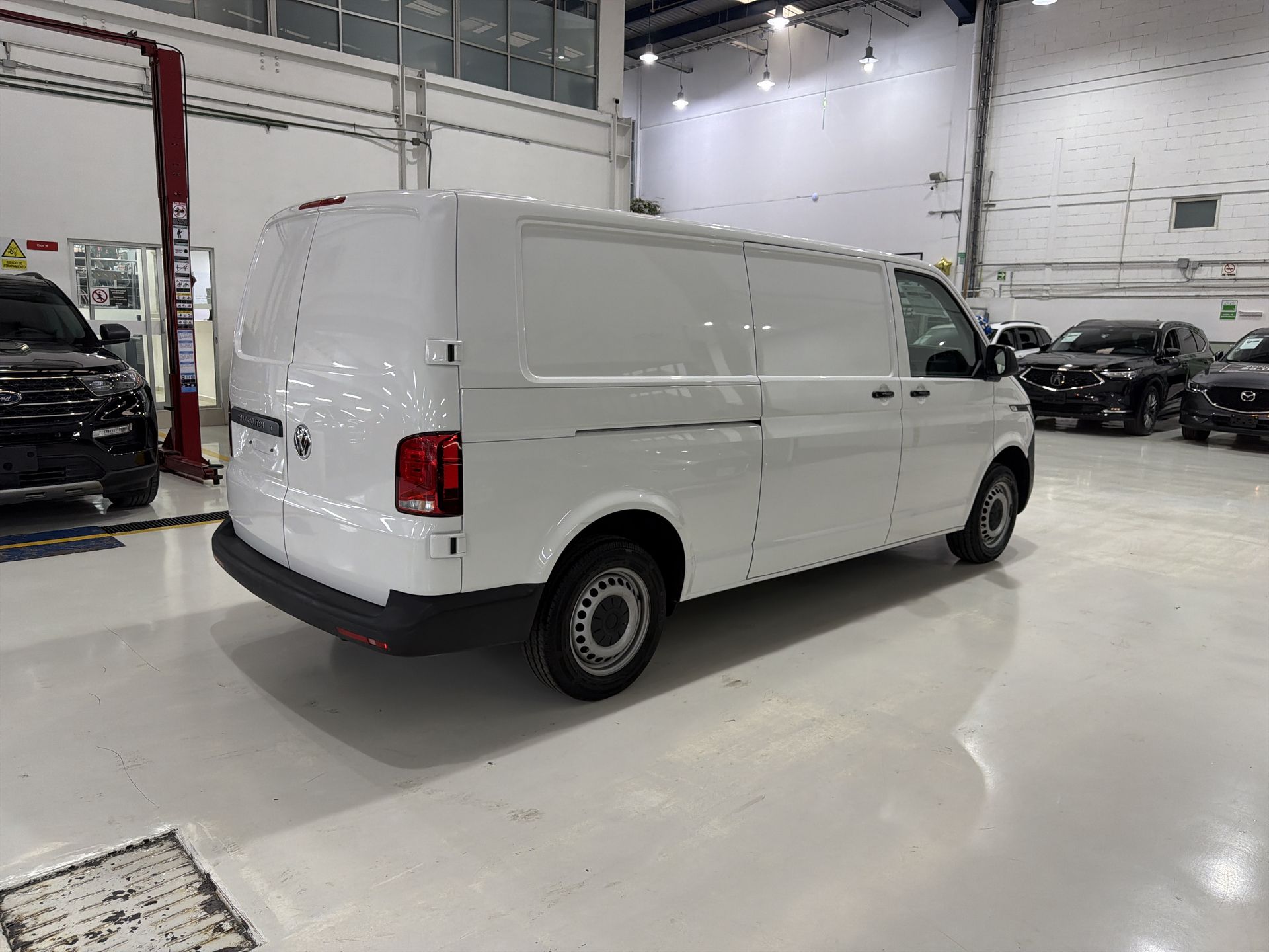 2022 Volkswagen TRANSPORTER DIESEL PANEL 6.1 CARGO VAN MT