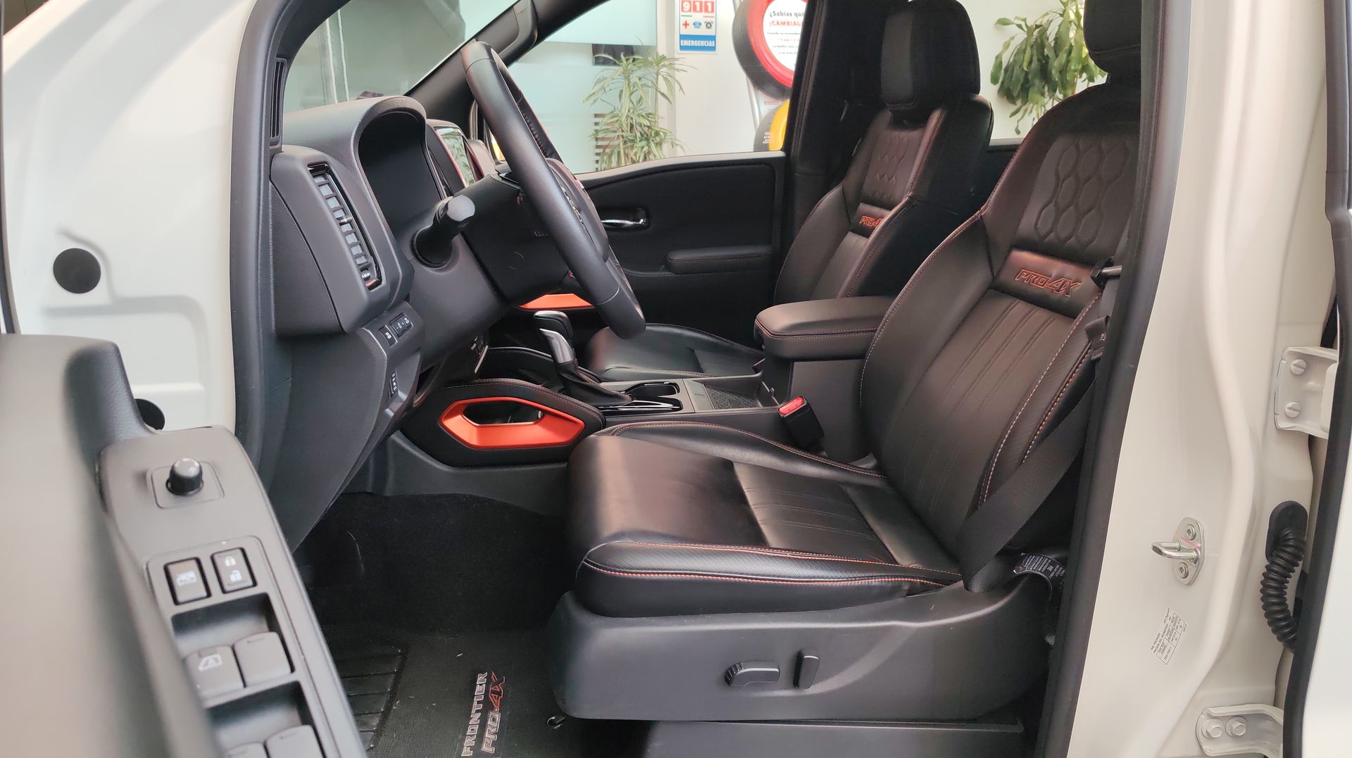 2024 Nissan FRONTIER V6 PRO-4X 24