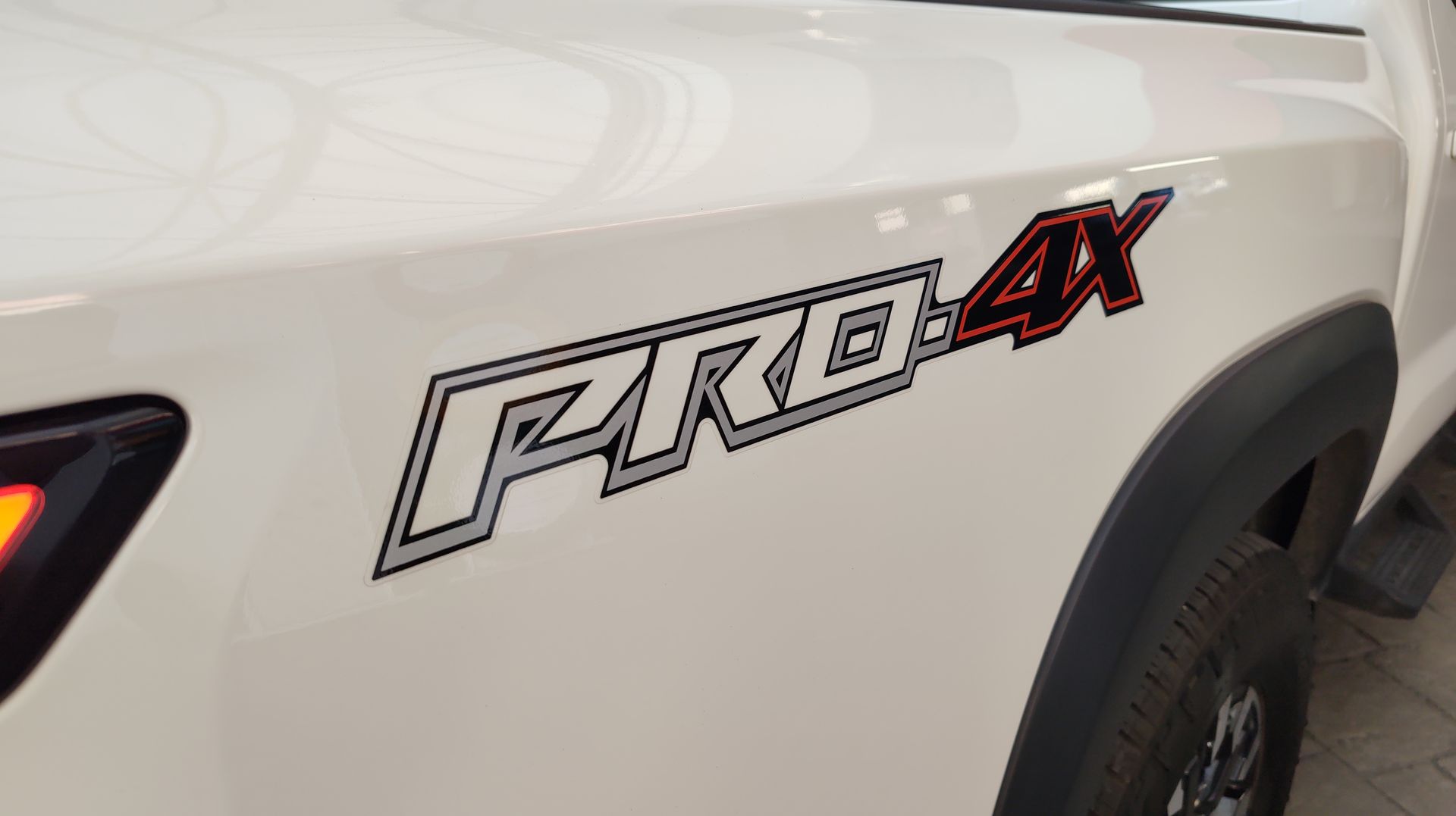 2024 Nissan FRONTIER V6 PRO-4X 24