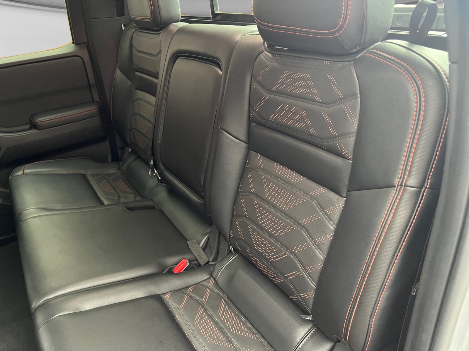 2025 Nissan FRONTIER PRO-4X 4X4 TA 25