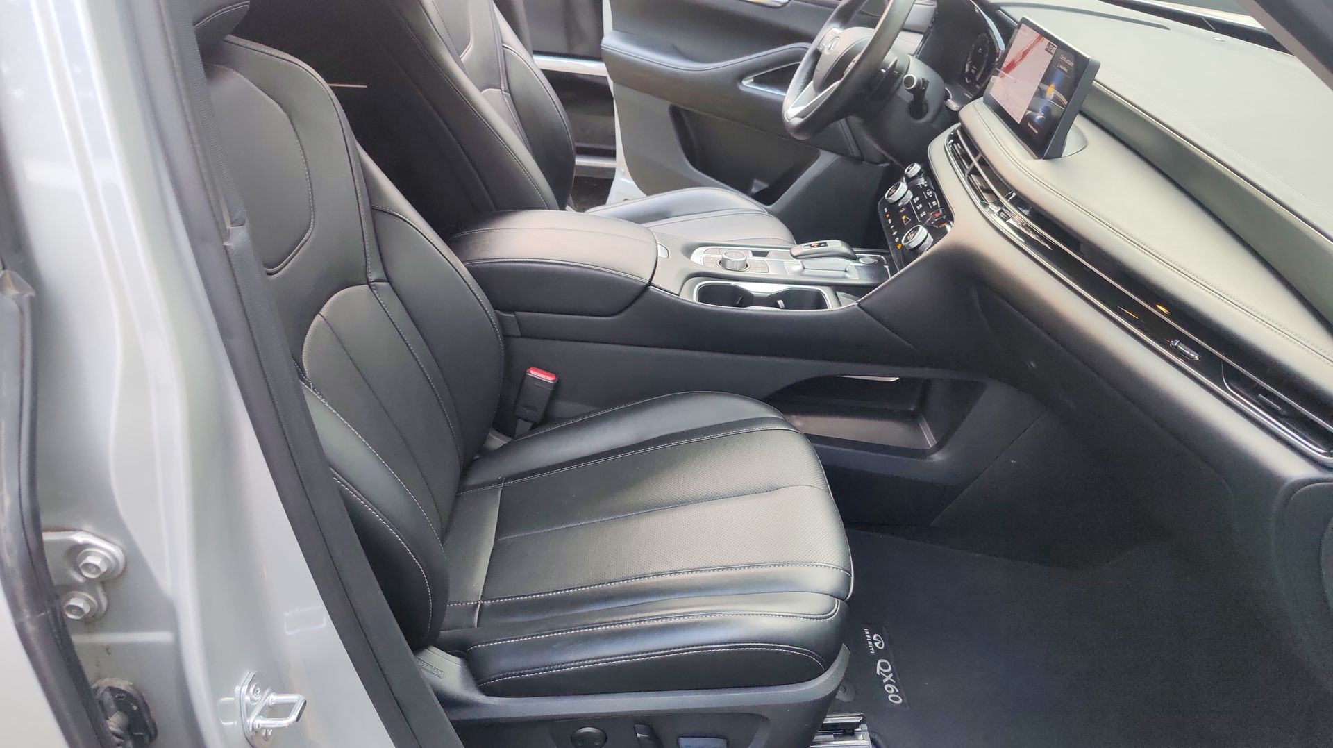 2023 INFINITI QX60 3.5L LUXE AWD 23