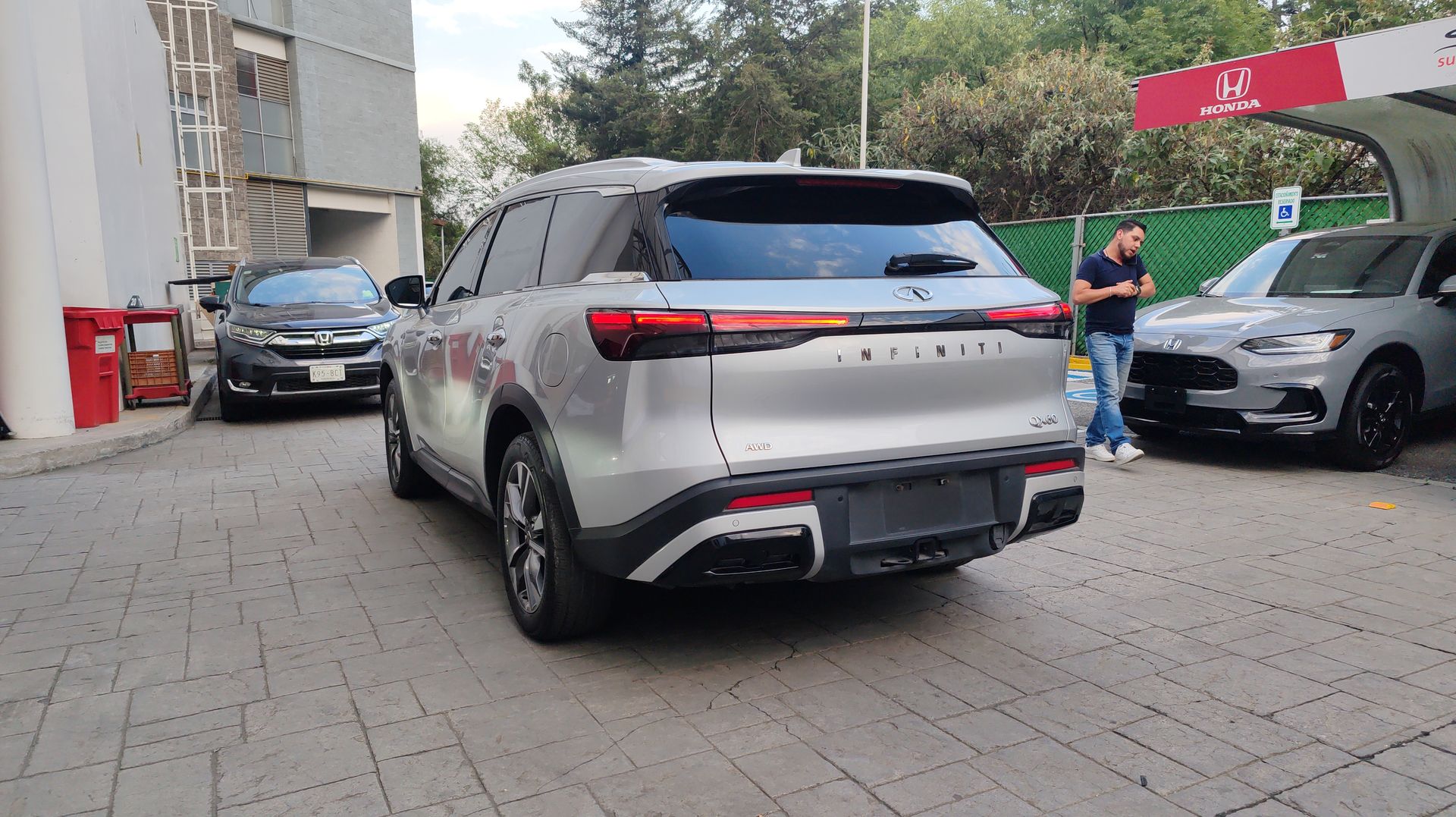 2023 INFINITI QX60 3.5L LUXE AWD 23