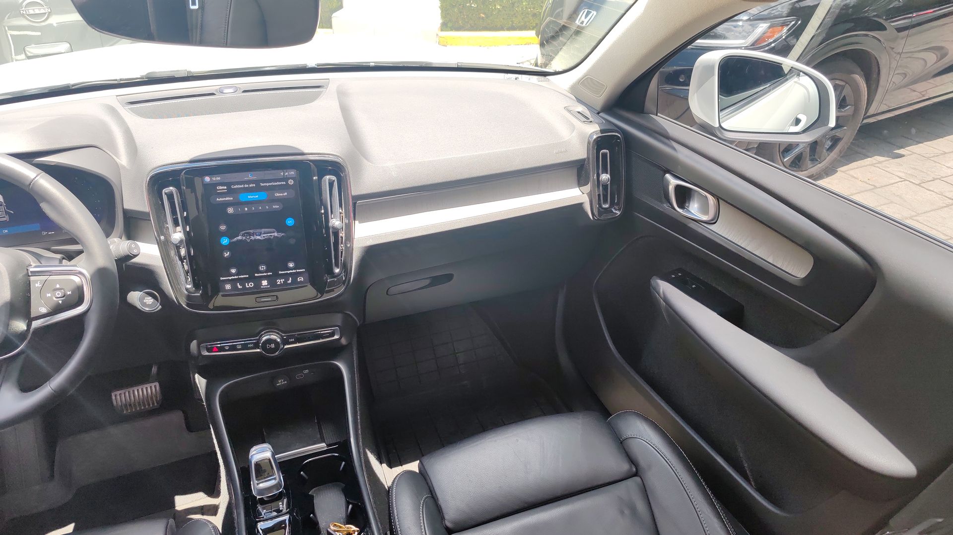 2023 Volvo XC40 ULTIMATE B4 MILD HYBRID