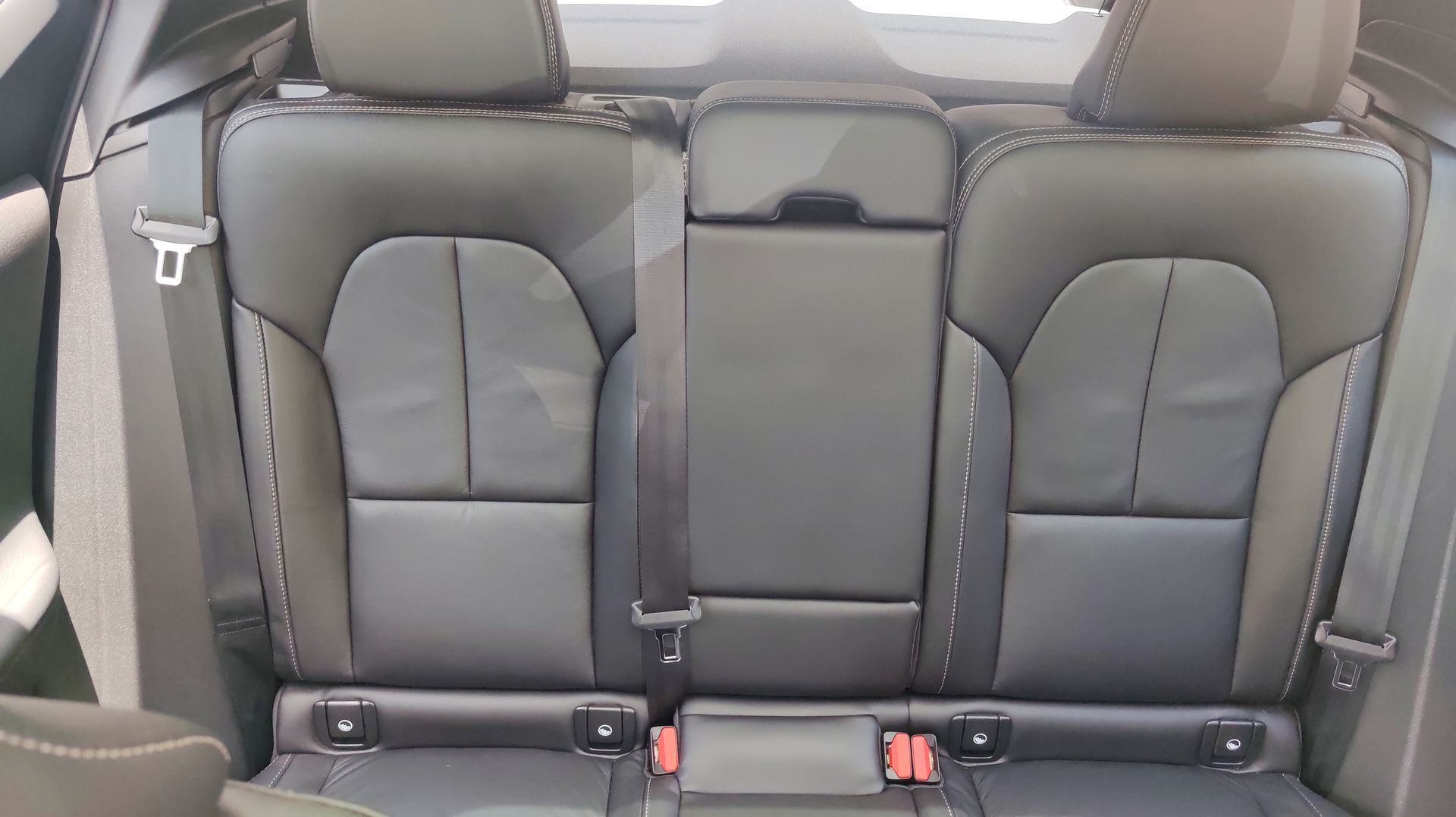 2023 Volvo XC40 ULTIMATE B4 MILD HYBRID