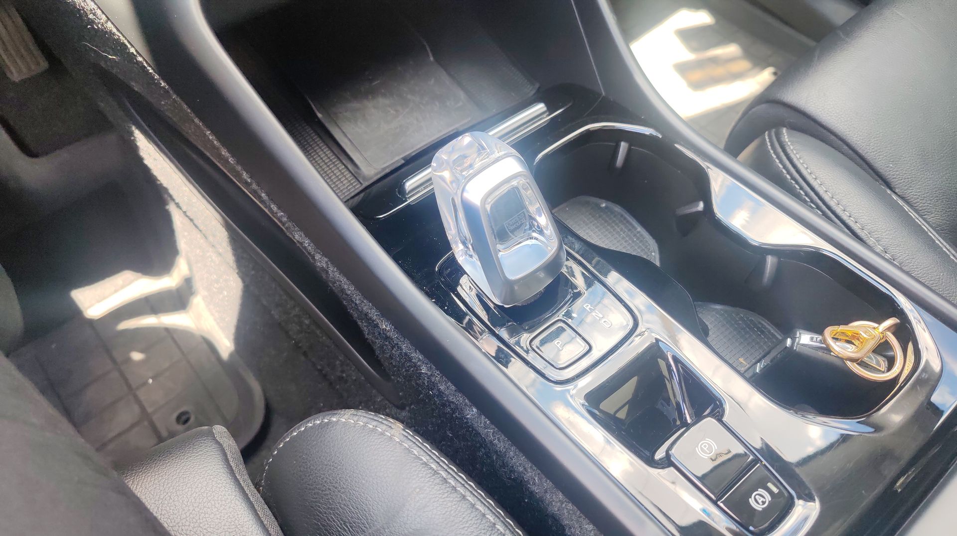 2023 Volvo XC40 ULTIMATE B4 MILD HYBRID
