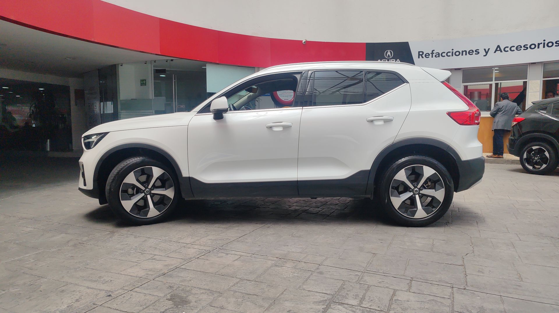 2023 Volvo XC40 ULTIMATE B4 MILD HYBRID